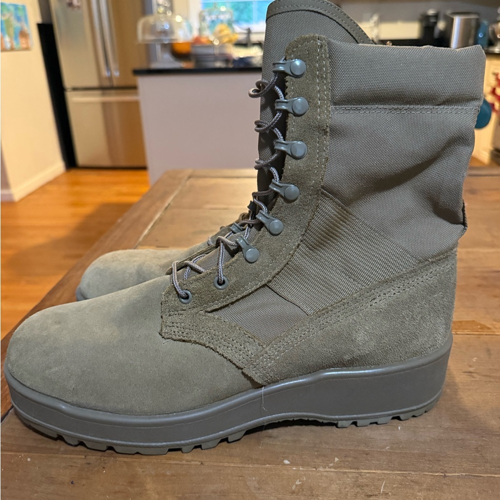 Hot Weather Army Combat Boot.  Coyote desert tan Military boot.